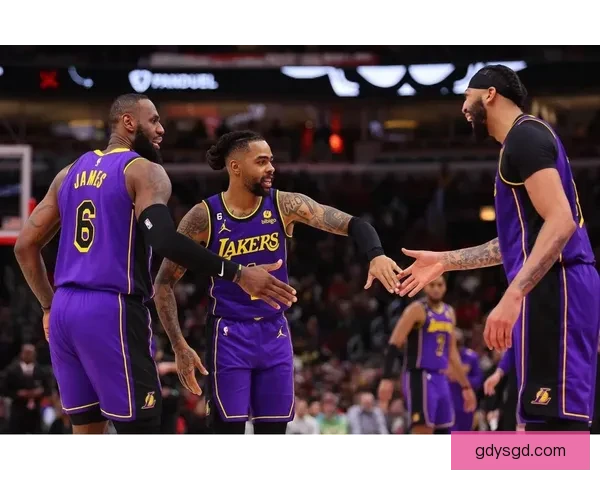 NBA直播湖人对阵热火G4巅峰对决詹眉巴特勒正面对抗全解析