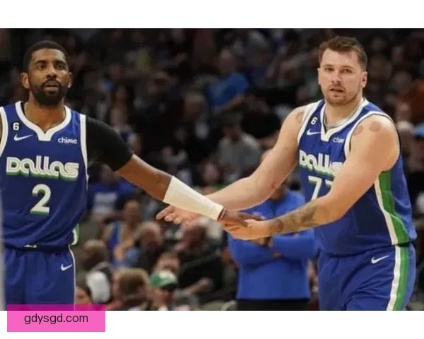 凯尔特人与雄鹿季后赛对决激战正酣 双方明星球员表现抢眼引发关注